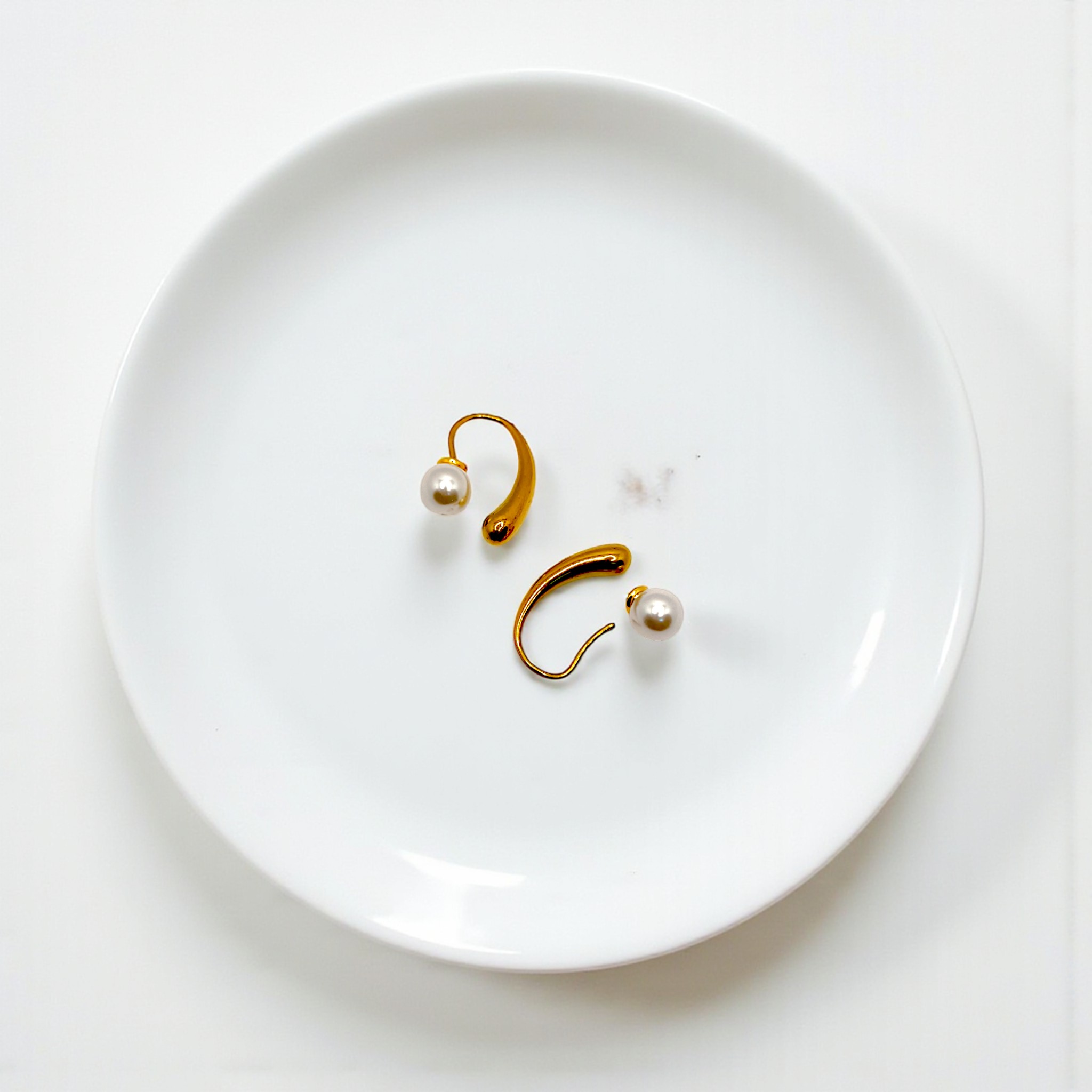 PEARL WATERDROP EARRINGS - Image 4